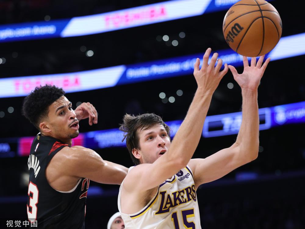 队防线上的 队防线上的